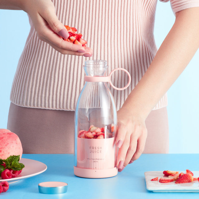 Tragbarer weißer USB Mixer (350ml) für frische Smoothies & Säfte unterwegs. Ideal für Reise & Fitness.