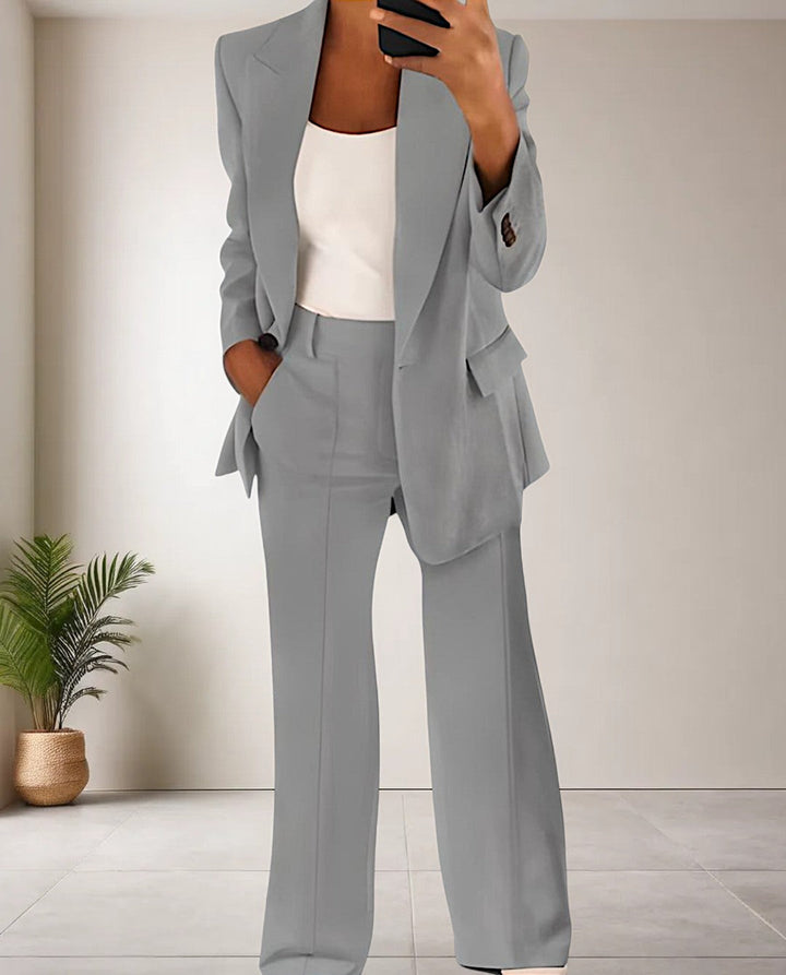 Damen Hosenanzug Set, modern und elegant. Komfortabler Zweiteiler für stilvolle Auftritte das ganze Jahr.