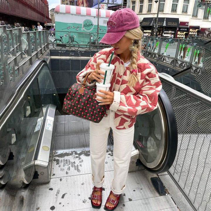 Vielseitiger Print-Blazer für Damen, geeignet für Business, Alltag oder als stylische Oberbekleidung.
