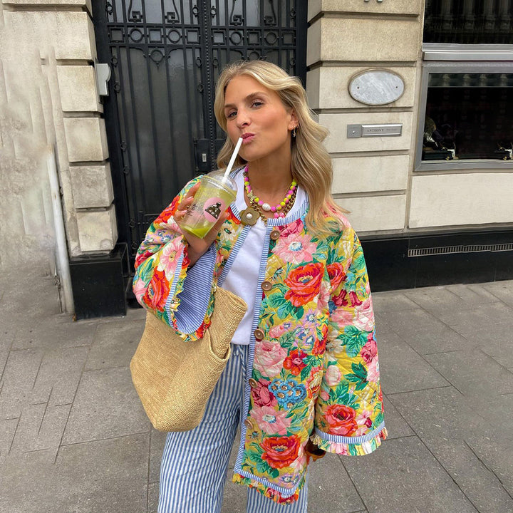 Moderner Damenblazer Eva mit figurbetontem Schnitt und trendigem Print, ideal für Business-Casual.