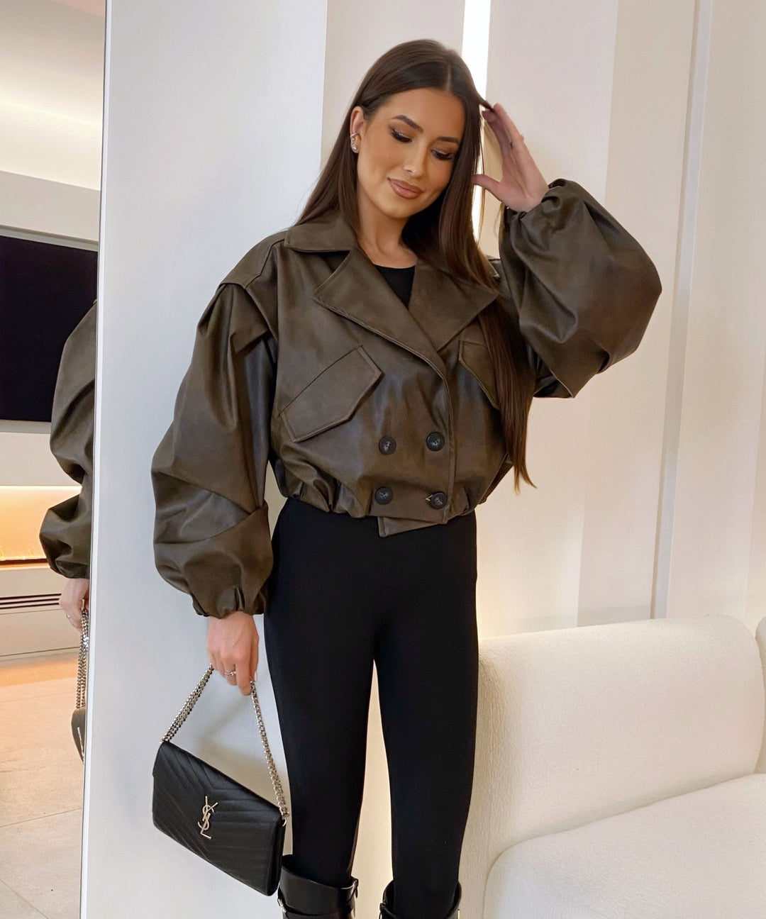 Damen Oversize Jacke in Braun, lässiger Stil, perfekt für die Übergangszeit und den Alltag.