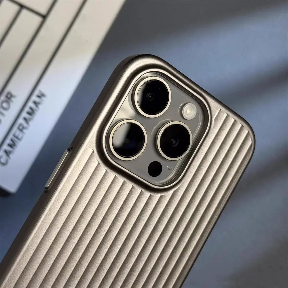 Stoßfeste iPhone Schutzhülle für zuverlässigen Fallschutz, kratzresistent. Kompatibel mit kabellosem Laden.