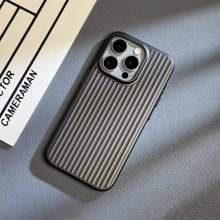 Robuste TPE Schutzhülle für iPhone 13, 14, 15, 16. Bietet starken Stoßschutz und ist angenehm dünn.