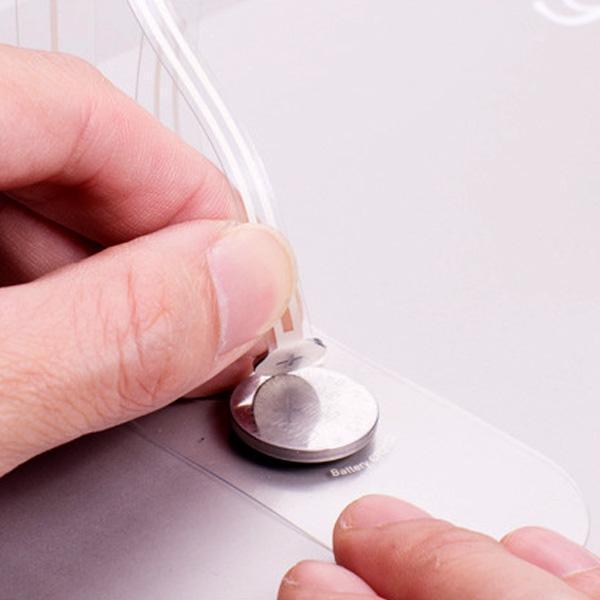 Praktisches LED-Leselicht als Geschenkidee für Bücherwürmer; ultraflach, warmweiß und tragbar.