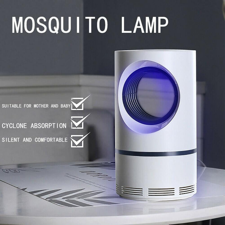 Nahaufnahme der Mückenkillerlampe mit blauem UV-Licht, effektive Insektenfalle.