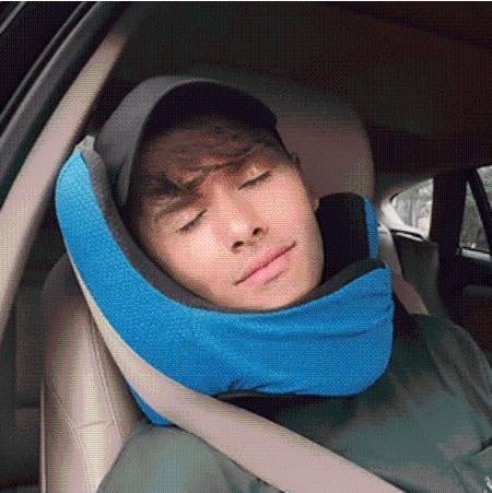 Schlafkissen mit Kapuze für ungestörten Schlaf & Privatsphäre; ergonomisch, ideal für Flug- & Autofahrten.