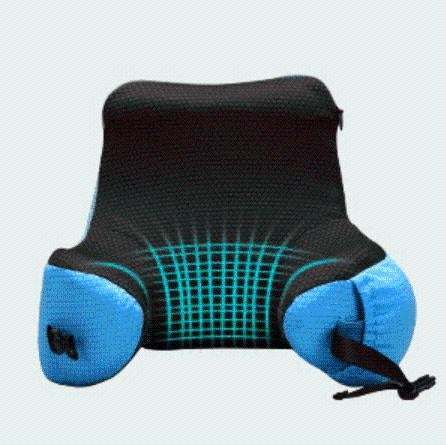 Komfortables Reisekissen mit Kapuze für entspannte Flugreisen; weiches Memoryfoam als Nackenkissen.