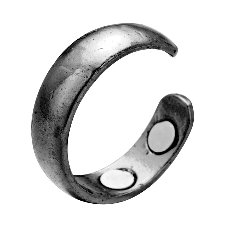 Nahaufnahme eines Akupressur Rings. Zur Handstimulation, fördert Gesundheit und Entspannung. Unisex Design.
