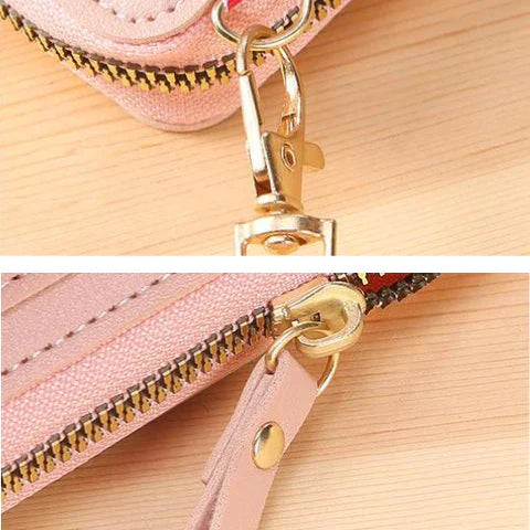 Innenansicht: Organisierte Fächer der Unisex Schultertasche für Handy, Schlüssel & Reise-Accessoires.