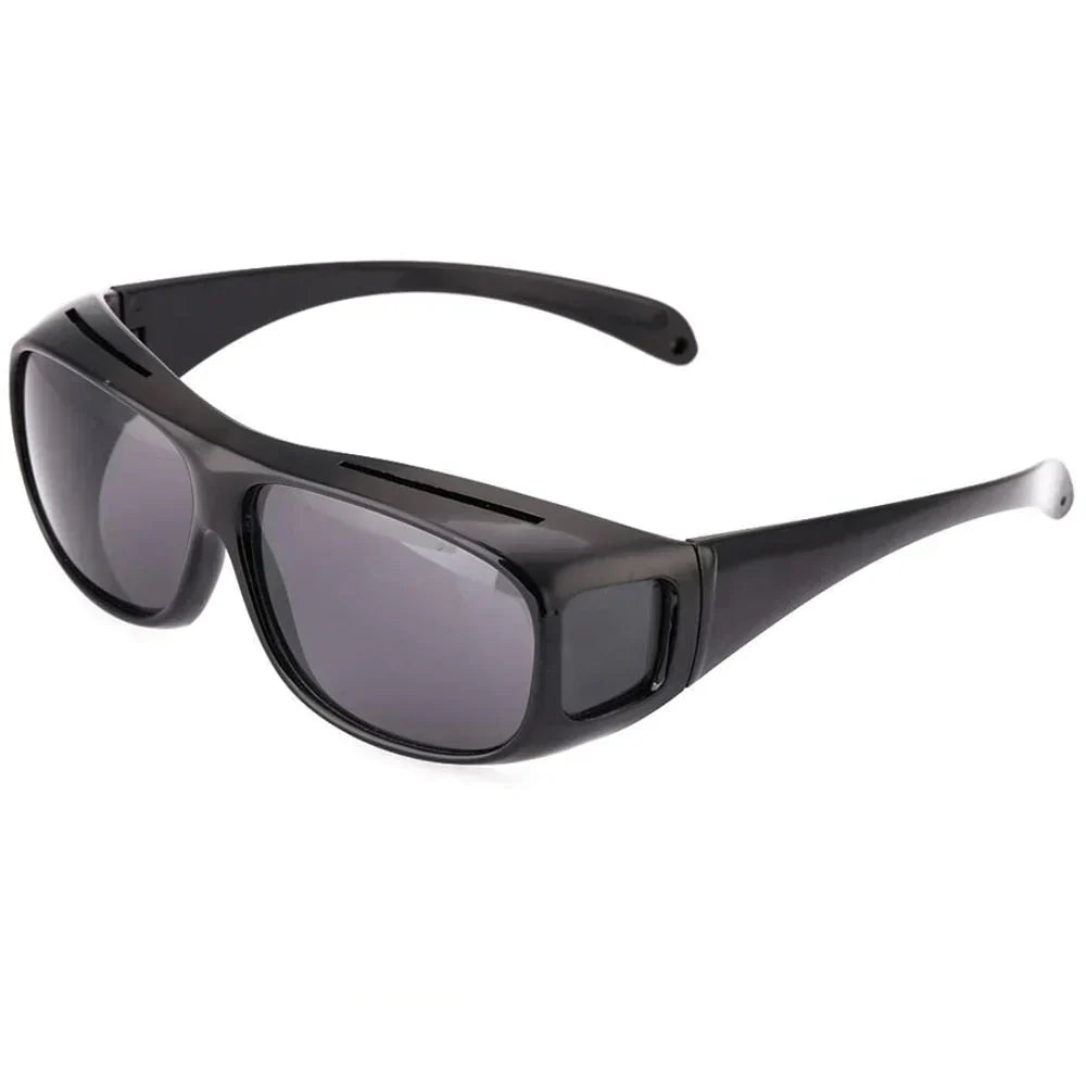 Polarisierte Nachtsichtbrille für Damen, optimiert für sicheres Autofahren & Schutz vor Blendung im Straßenverkehr.