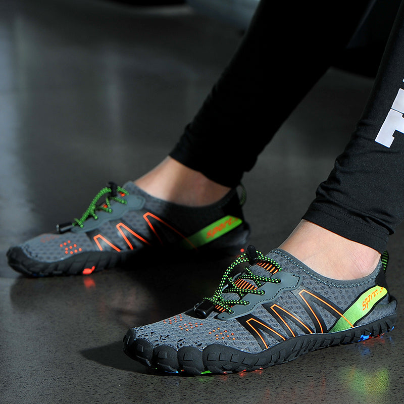 Stilvolle Unisex AquaFlex Badeschuhe. Leicht, schnelltrocknend & orthopädisch unterstützend für Sport & Freizeit.