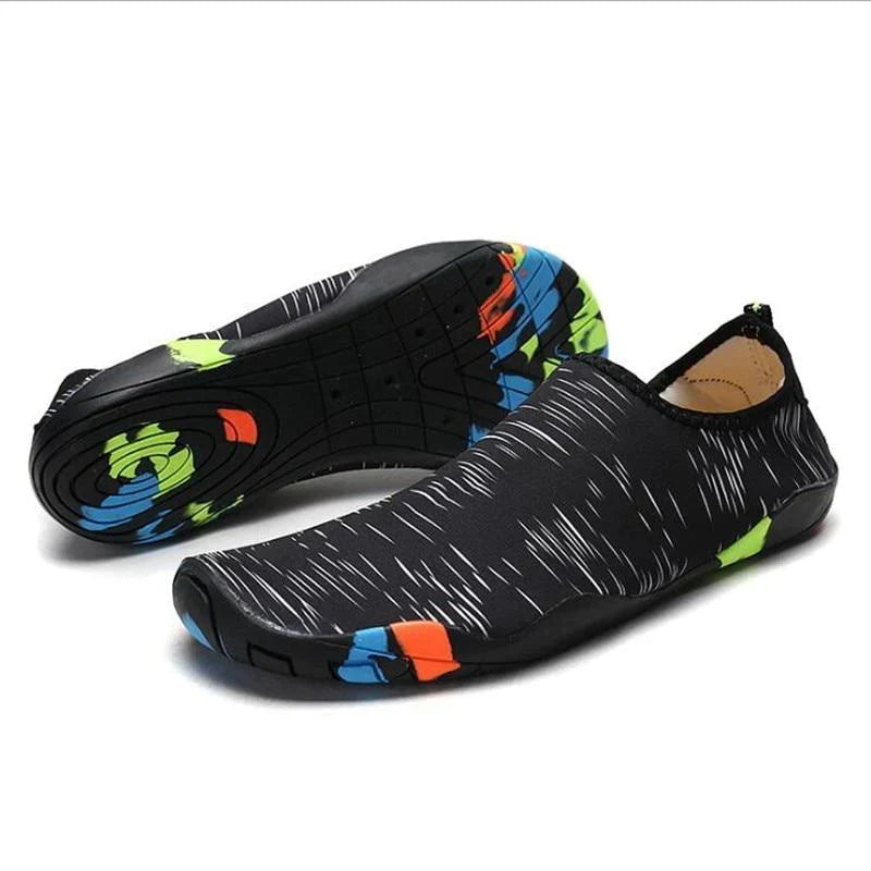 AquaFlex Strandschuhe mit rutschfester Gummisohle, unisex, perfekt für nasse Oberflächen.