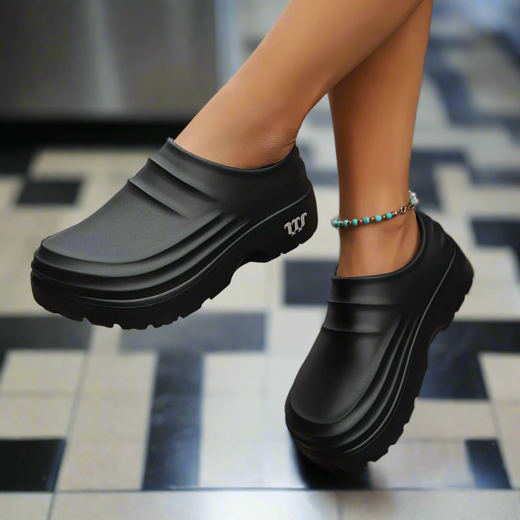 Vielseitige AquaStep Clogs: orthopädische Arbeitsschuhe und bequeme Hausschuhe für Damen und Herren.