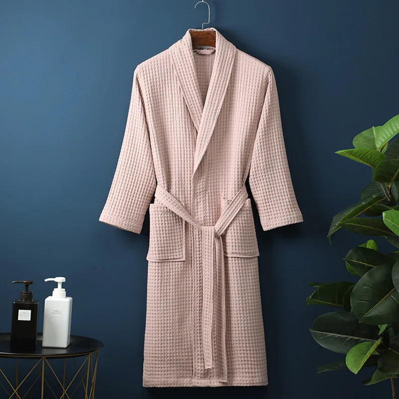Gemütlicher Baumwoll-Morgenmantel, unisex. Perfekt als Saunamantel oder für entspannte Stunden.