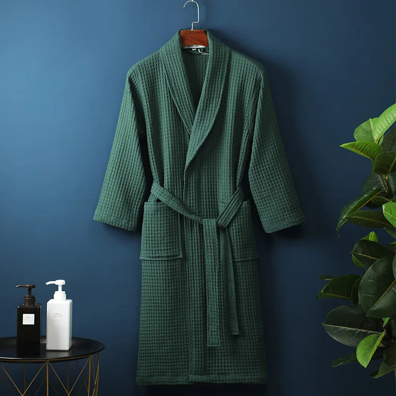 Weicher Unisex Hausmantel "Robin" aus Baumwolle für Komfort im Badezimmer & Wellness.