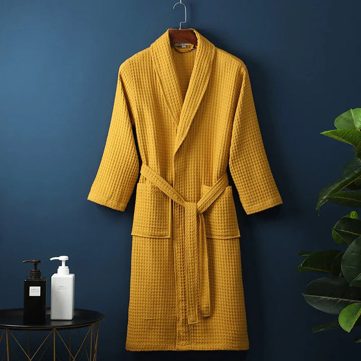 Flauschiger Unisex Saunamantel aus reiner Baumwolle. Perfekt für Wellness & gemütliche Abende zuhause.