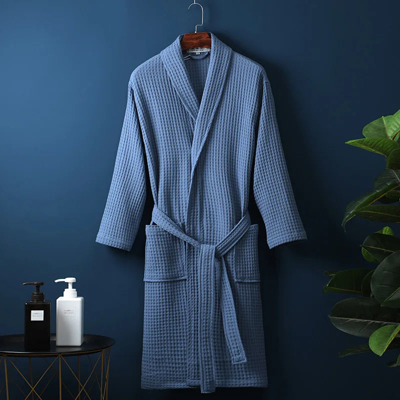 Komfortabler Unisex Saunamantel "Robin" aus weicher Baumwolle für Spa-Erlebnisse zuhause.