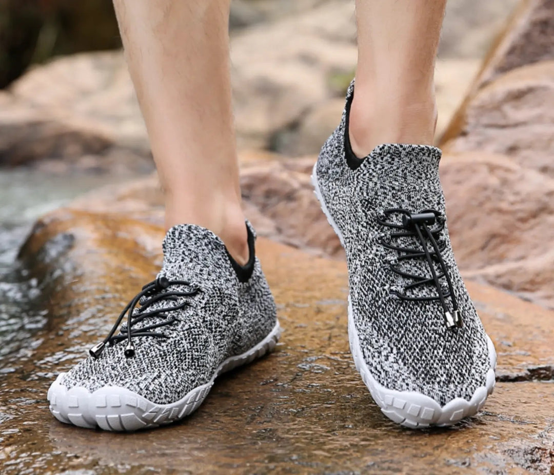 Flexibler & rutschfester Barfußschuh Alexis, ideal für Indoor-Training und Outdoor-Abenteuer.