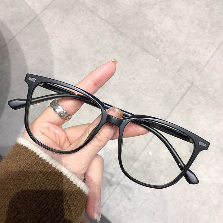 Ganzjährige Unisex-Brille mit Blaulichtfilter & Sehstärke. Für entspannte Augen beim Lesen & Arbeiten.