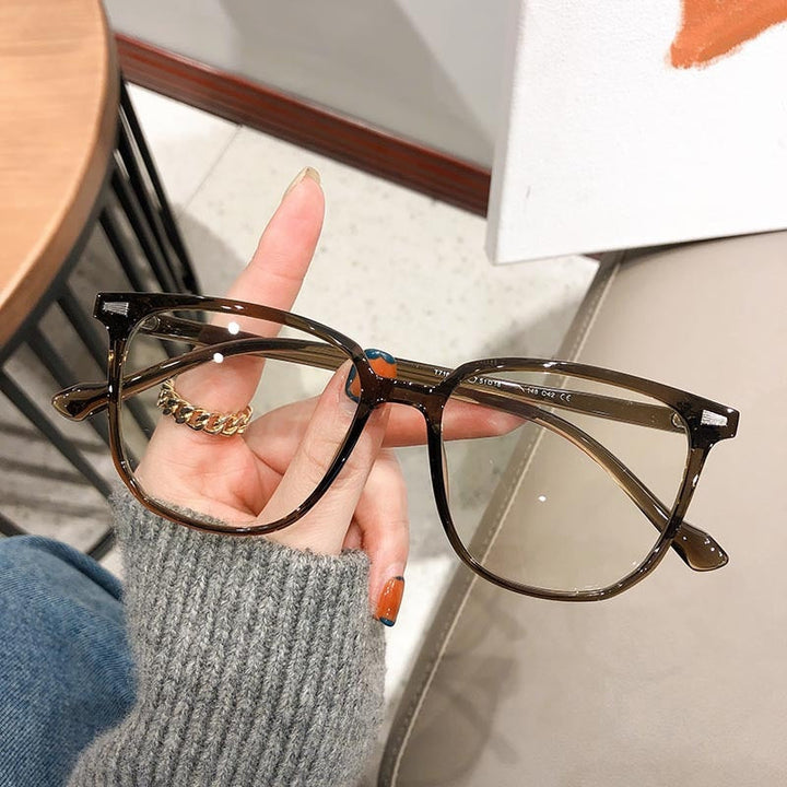 Unisex-Blaulichtschutzbrille mit Sehstärke für klare Sicht. Modisches Design gegen digitale Ermüdung.