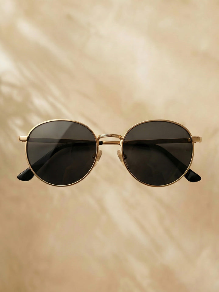 Unisex Designer Sonnenbrille Nova mit runden Gläsern & Metallrahmen bietet UV-Schutz.