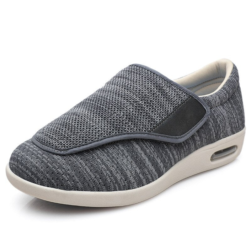 Verstellbare Unisex Diabetikerschuhe: Klettverschluss & breite Passform für individuellen Komfort bei Fussproblemen.