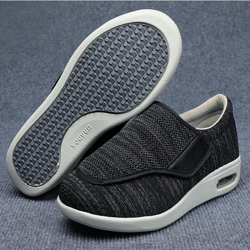 Innenansicht: Komfortschuh für Diabetiker mit gepolsterter Innensohle, Dämpfung und breiter Zehenbox.