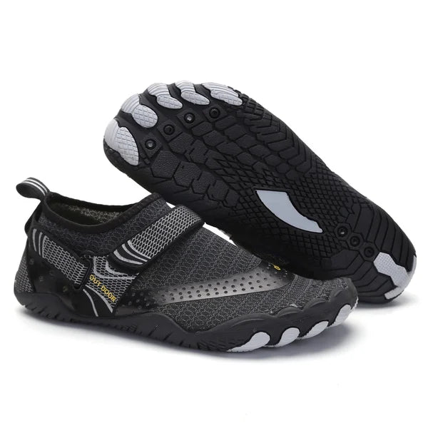 Seitliche Ansicht der ergonomischen Unisex Barfußschuhe; leicht und bequem für den ganzen Tag am Wasser.