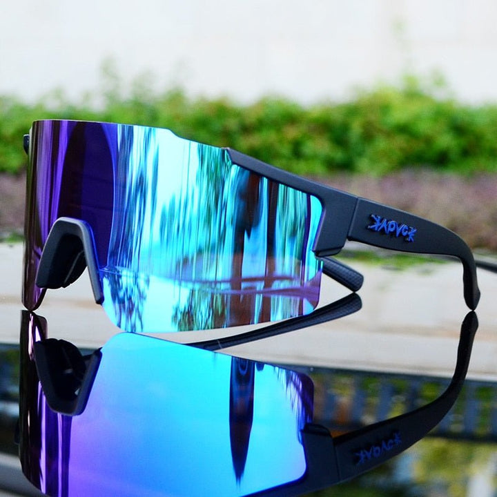 Robuste Unisex Sportbrille mit UV-Schutz für Outdoor-Aktivitäten wie Radfahren und Laufen.
