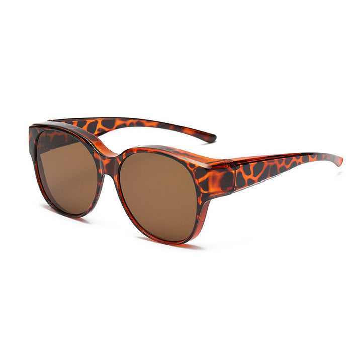 Entspannung am See mit polarisierter Fit Over Sonnenbrille. Bietet UV400 Schutz vor Blendung & Sonne.
