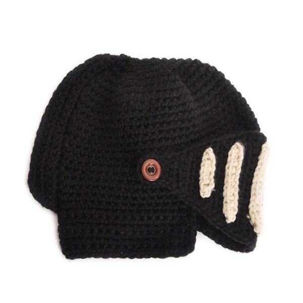 Stylische gestrickte Ritterhelm-Mütze für Erwachsene, mit funktionellem Visier, ein cooler Hingucker im Winter.