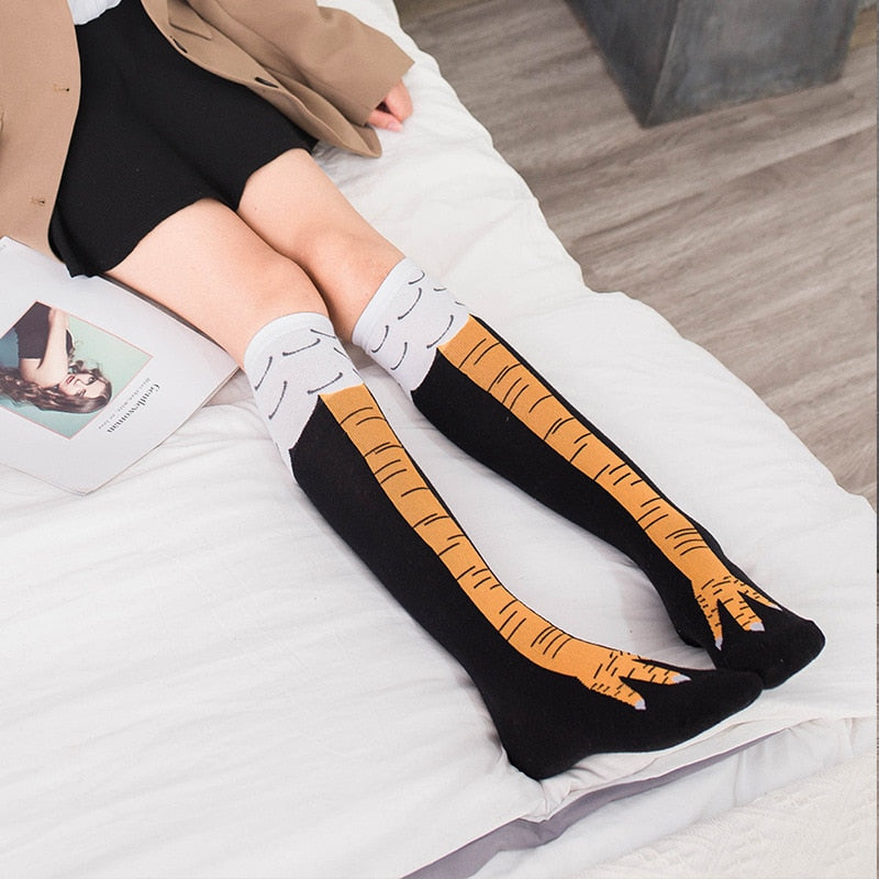 Witzige Hühnerschenkel Socken als Gag Geschenk. Unisex Baumwollsocken, ideal für Partys & Kostüme.