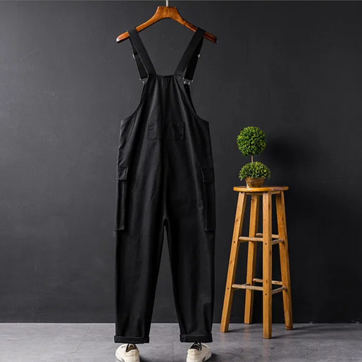 Zeitlose Unisex Latzhose in hochwertiger Qualität, angenehm zu tragen im Alltag.