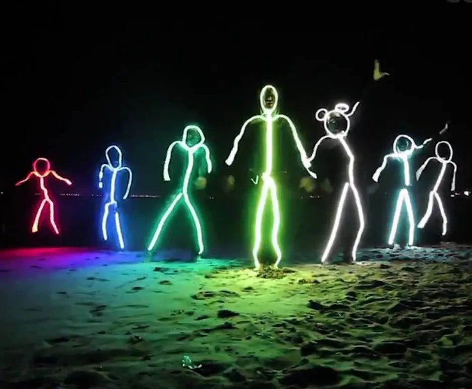 Unisex LED Strichfigur Leuchtanzug für Party & Festival. Fluoreszierendes Kostüm mit USB Akku, ideal für Halloween & Karneval.