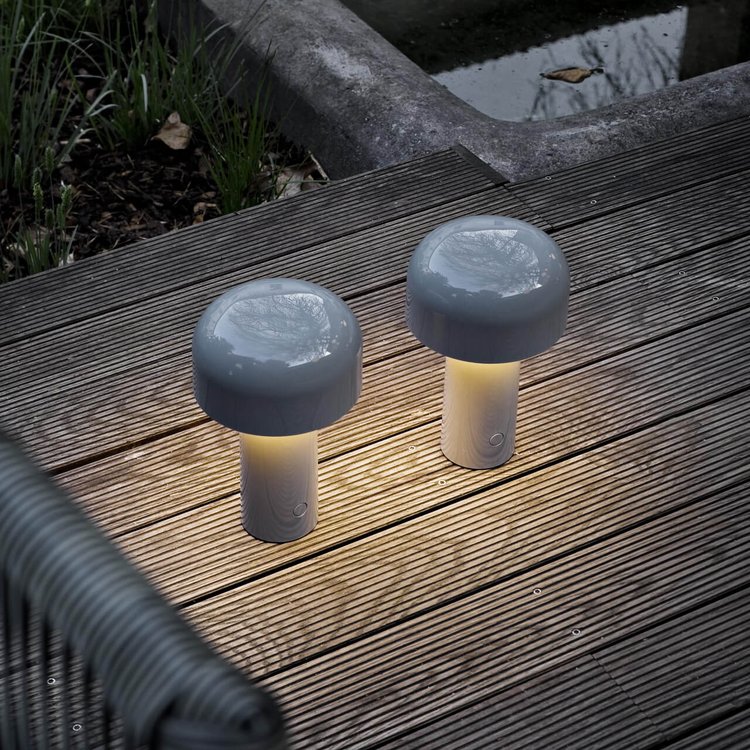 Moderne dimmbare Akku-Tischleuchte LED, schlichtes Design, für elegantes Ambiente.