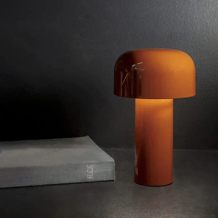 Dimmbare LED Lampe für Schreibtisch oder Nachttisch, akkubetrieben, vielseitig einsetzbar.