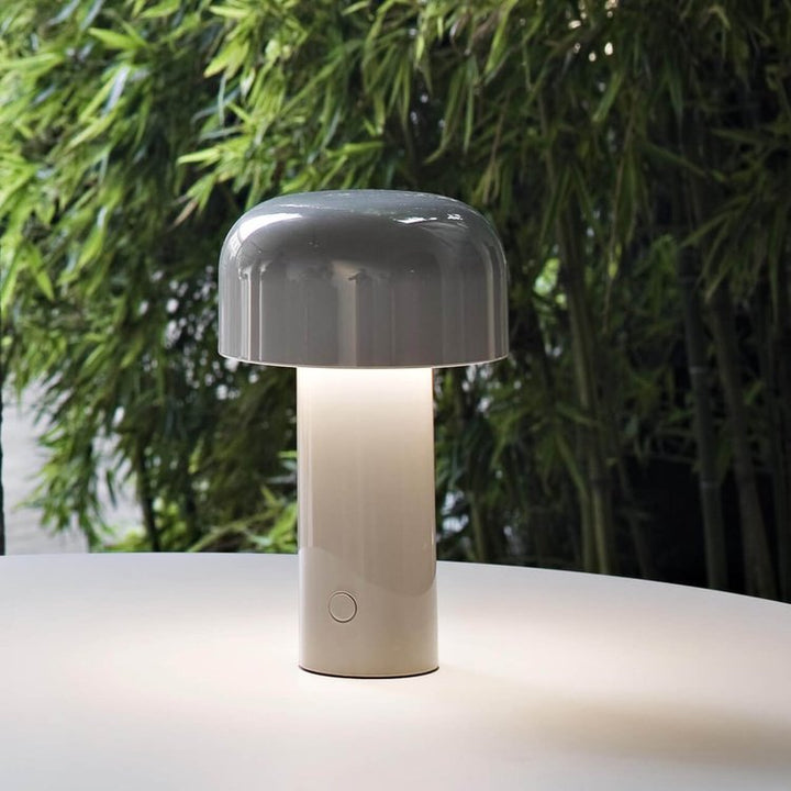 Unisex Tischlampe LED, dreifarbig dimmbar, kabellos für modernes Wohnzimmerdesign.