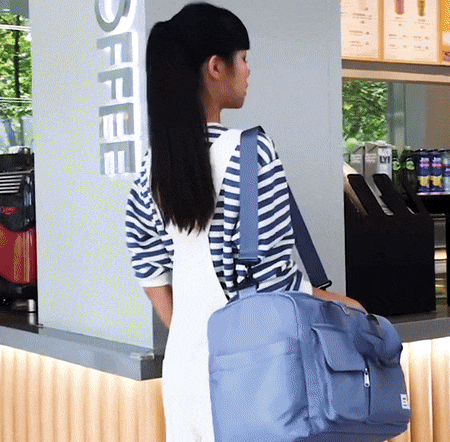 Vielseitige unisex Reise-Sporttasche, wasserdicht, geräumig, für Damen und Herren auf Reisen.