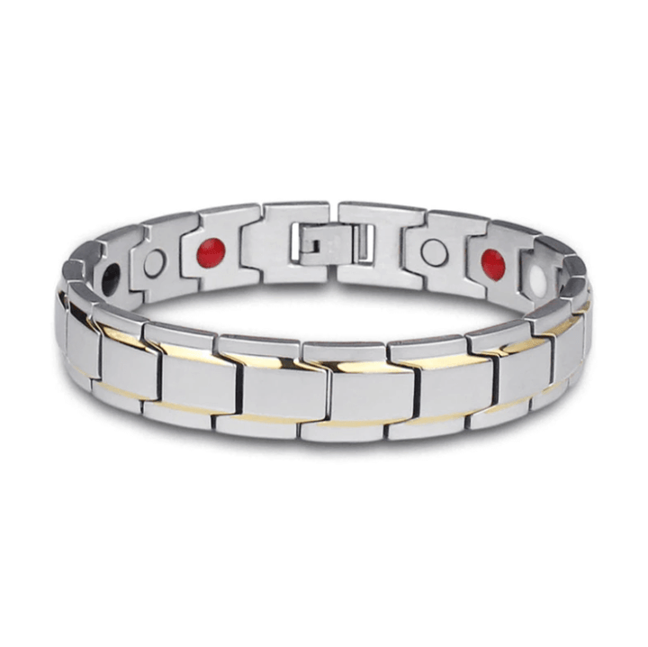 Nahaufnahme: Magnetisches Edelstahlarmband mit integrierten Energiemagneten, im modernen Unisex-Design.