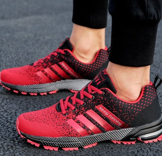 Movix Air Sportschuhe beim leichten Joggen. Atmungsaktive & dämpfende Laufschuhe für gelenkschonendes Training.