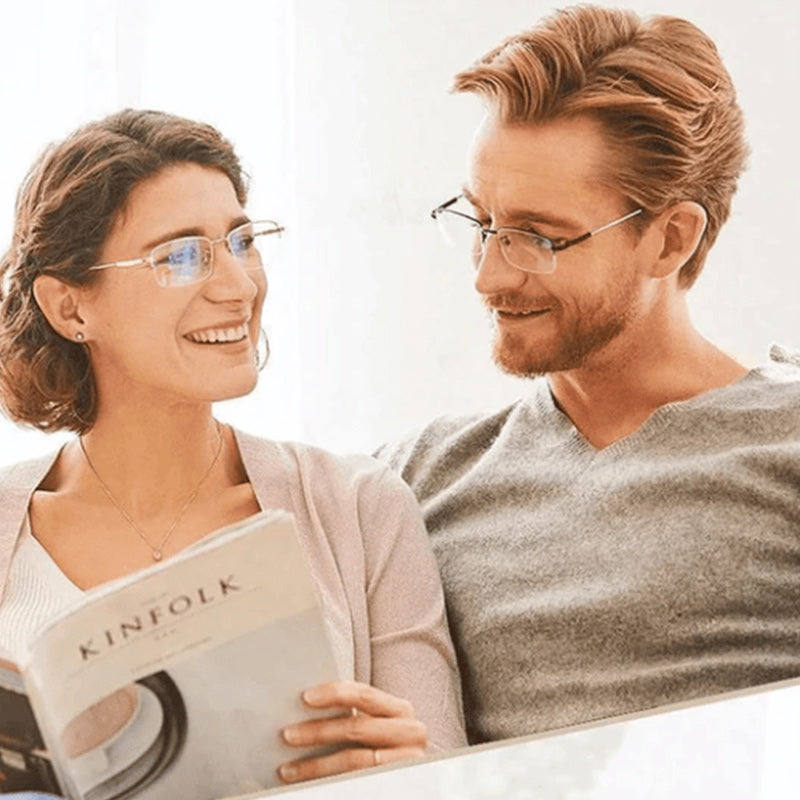 Leichte, flexible Unisex Multifokal-Lesebrille in modernem Design mit Blaulichtfilter.