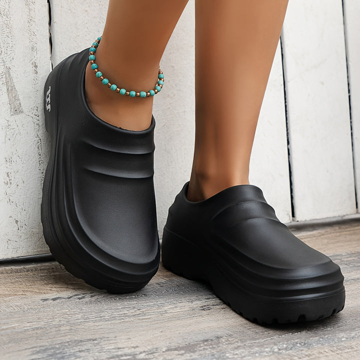 Bequeme Unisex Komfortschuhe, rutschfest, mit optimaler Fußunterstützung für lange Tage.