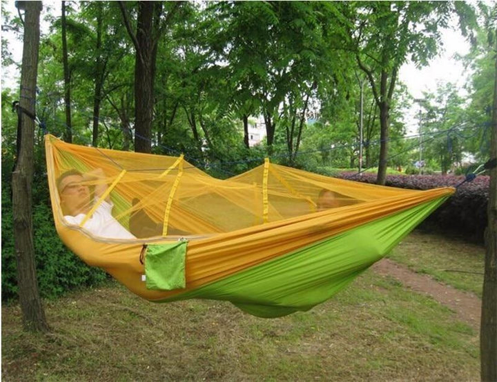 Leichte Unisex-Hängematte mit Insektenschutz-Netz für Outdoor-Erlebnisse.