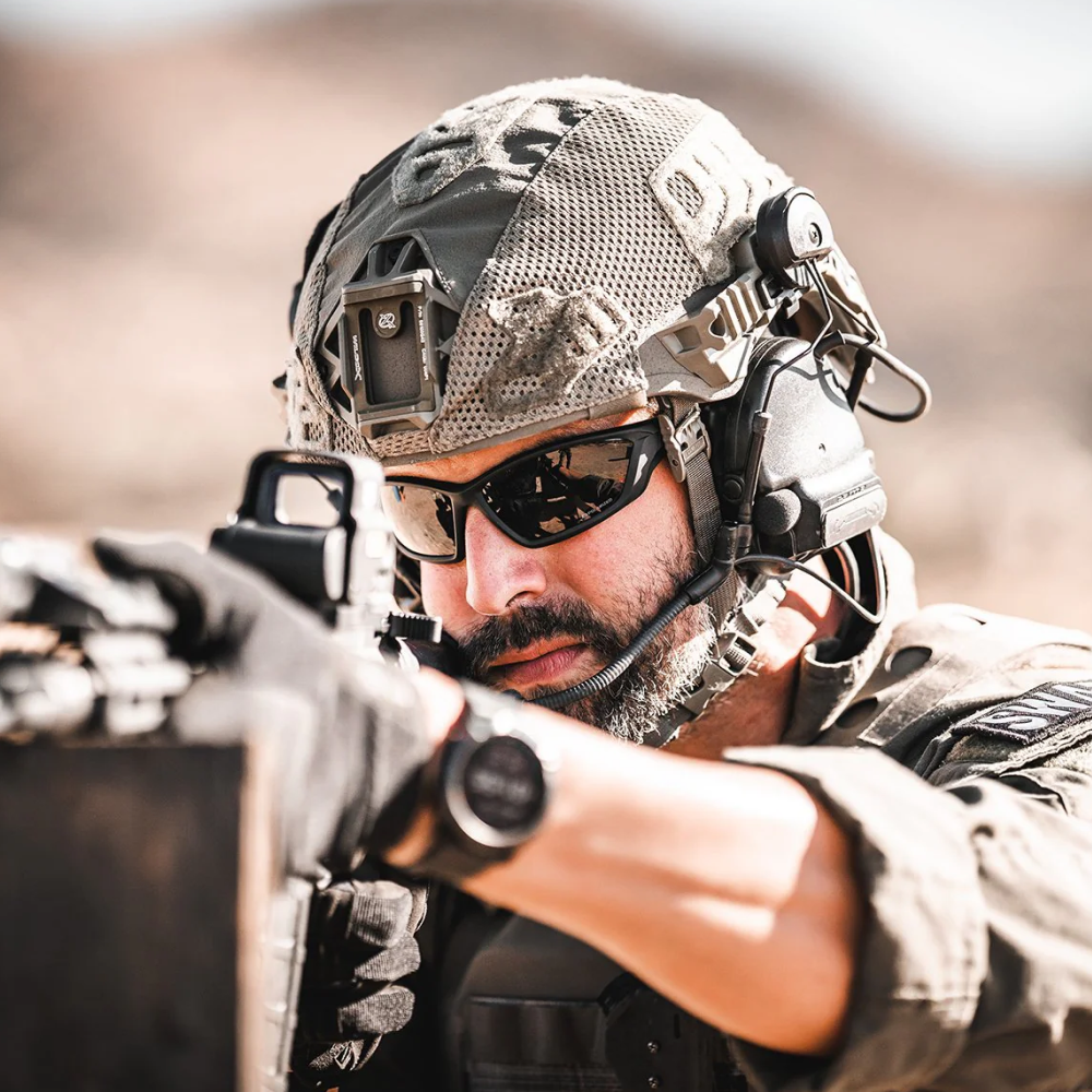Robuste Militär-Sonnenbrille mit UV 400 Schutz. Polarisierte Gläser bieten optimalen Sonnenschutz draußen.
