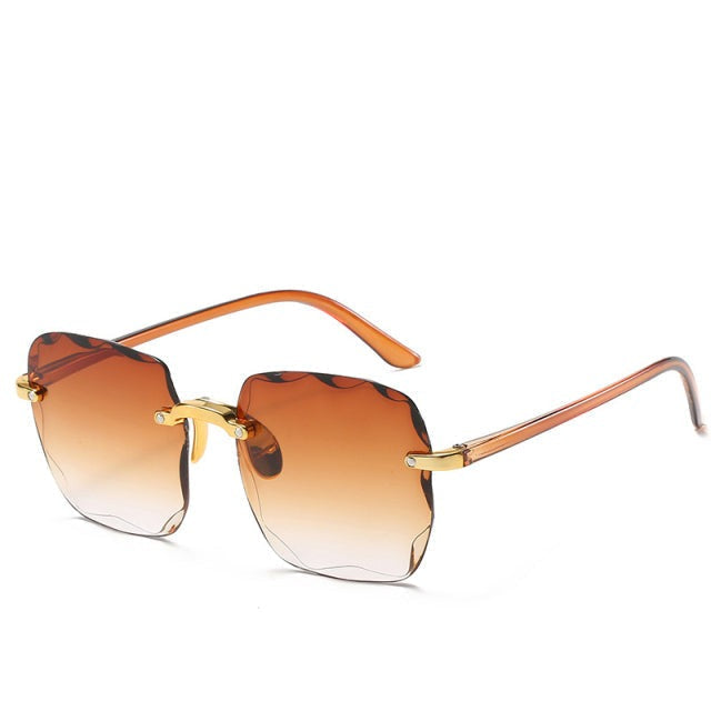 Leichte, eckige randlose Sonnenbrille in Vintage-Optik. Modernes Unisex-Design mit UV400-Sonnenschutz.