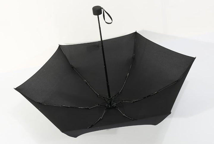 Windfester Reiseschirm, klein zusammenfaltbar, wasserabweisend, starker UV-Schutz, praktisches Reiseaccessoire.