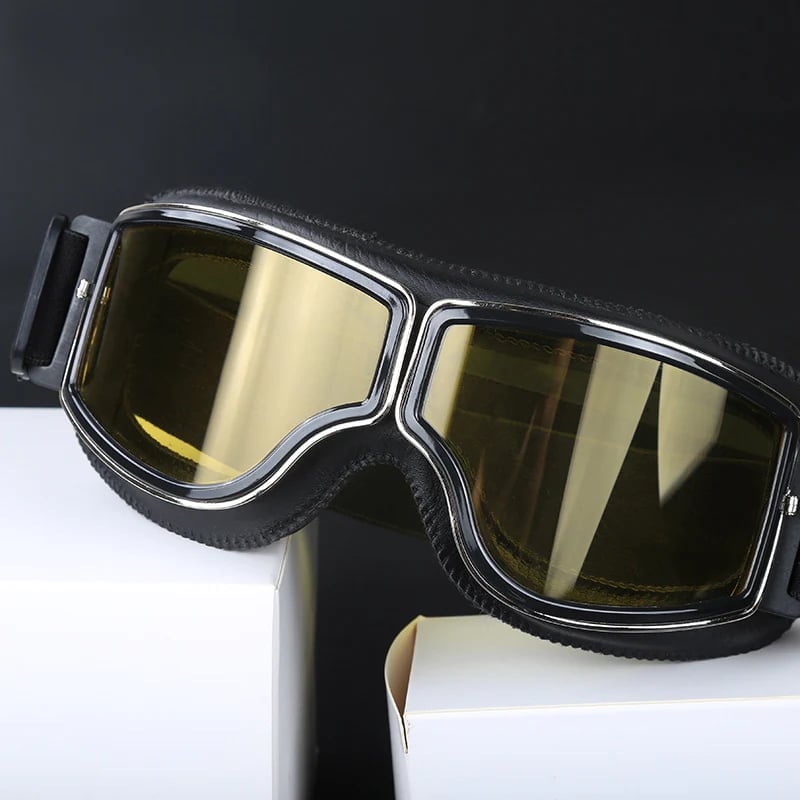Retro Motorradbrille auf einem Helm, stoßfest, UV-Schutz, passend für Oldtimer & Roller.