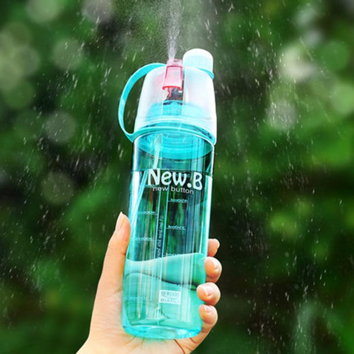 Unisex Sport-Trinkflasche mit Sprühfunktion für Erfrischung. Ideal für Fitness, Gym, Laufen & Outdoor-Aktivitäten.