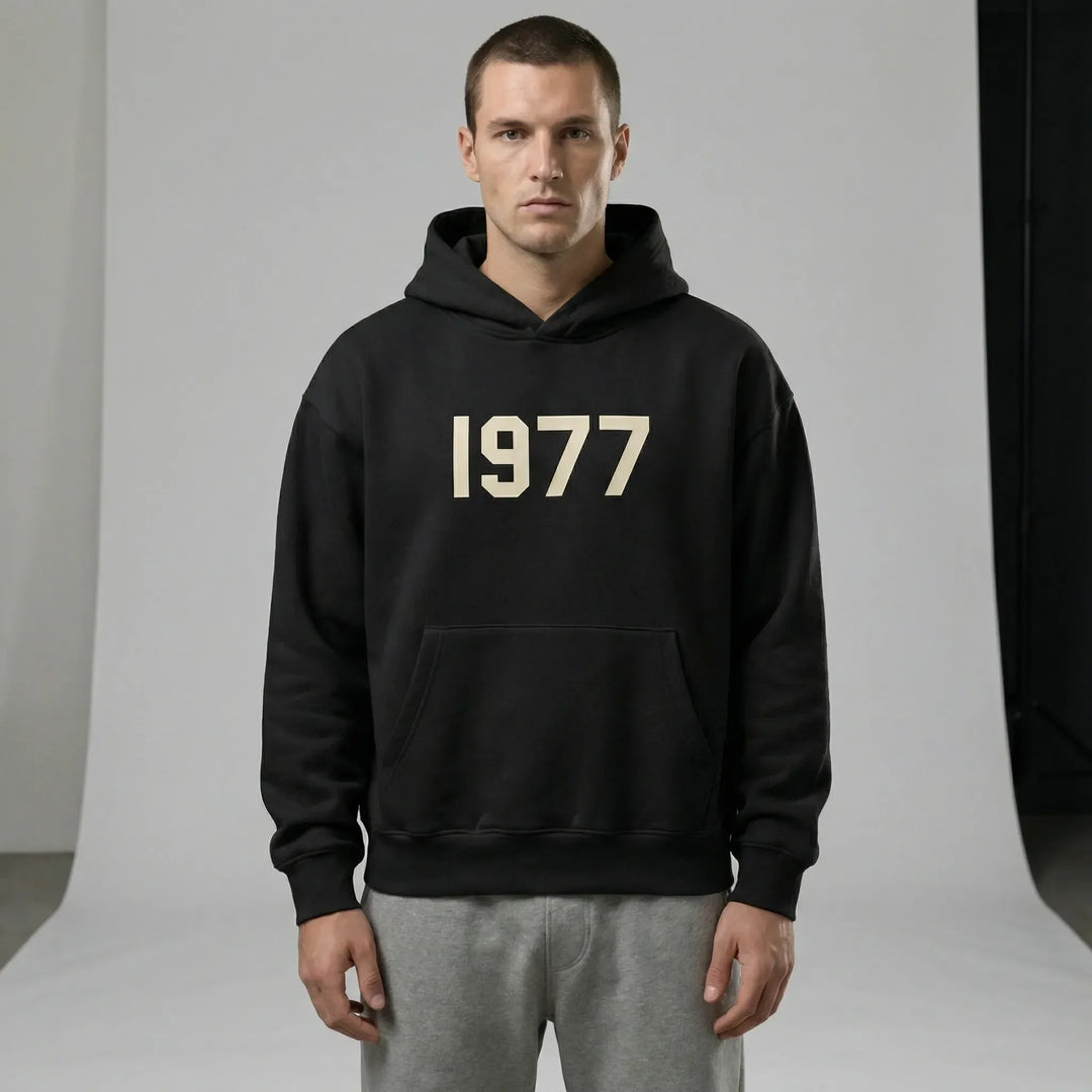 Herren & Damen Kapuzenpullover mit 1977 Vintage-Motiv, Raglan-Ärmeln und weicher Qualität.