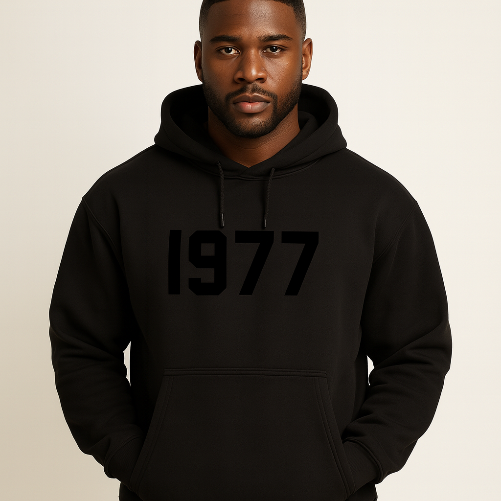 Nahaufnahme des Stoffes: Unisex Vintage Raglan Hoodie, weicher Kapuzenpullover für Streetwear Komfort.